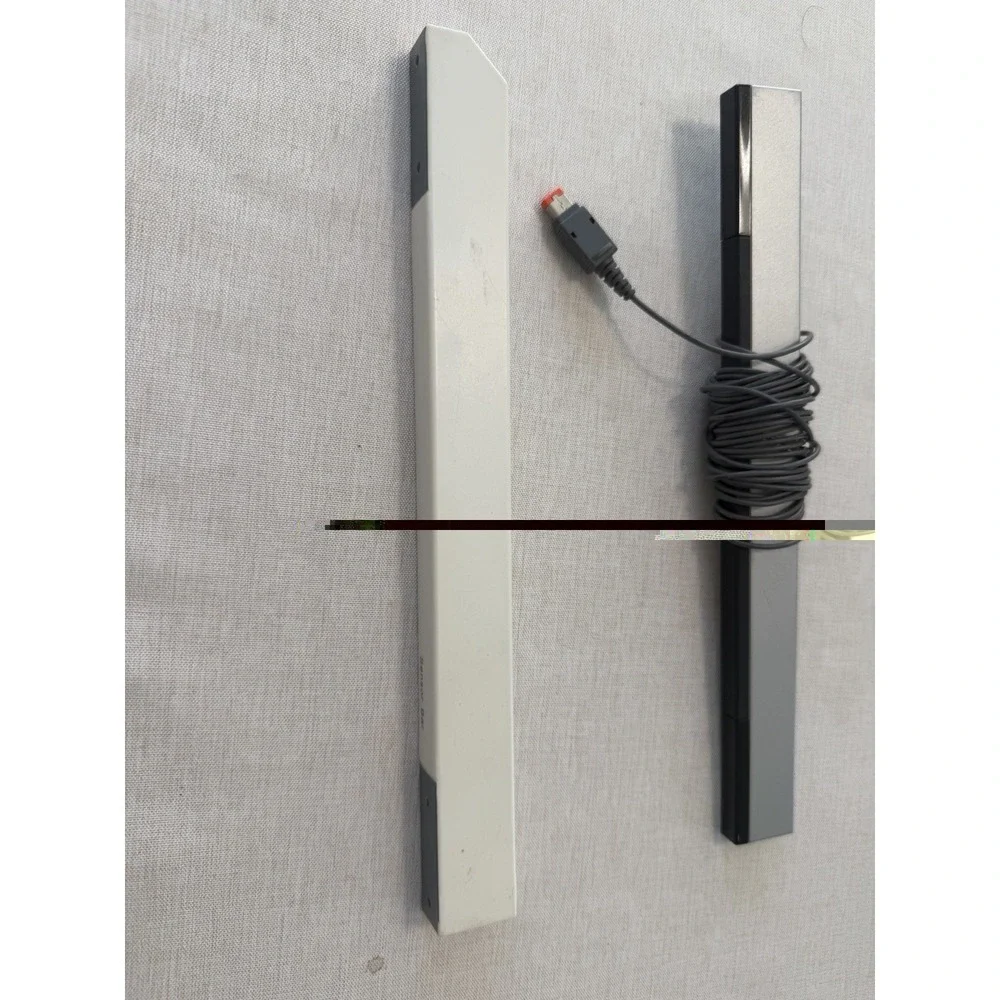 Nintendo Wii Sensor Bar Lot of 2‎ OEM RVL-014 White & Black Untested